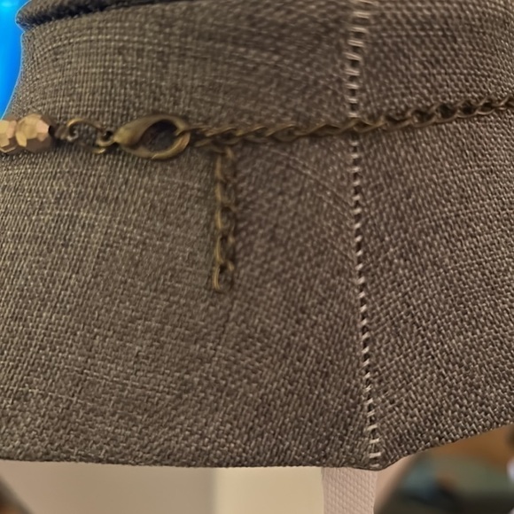 Necklace, Costume Jewelry. Very Pretty Detail. - Picture 3 of 3